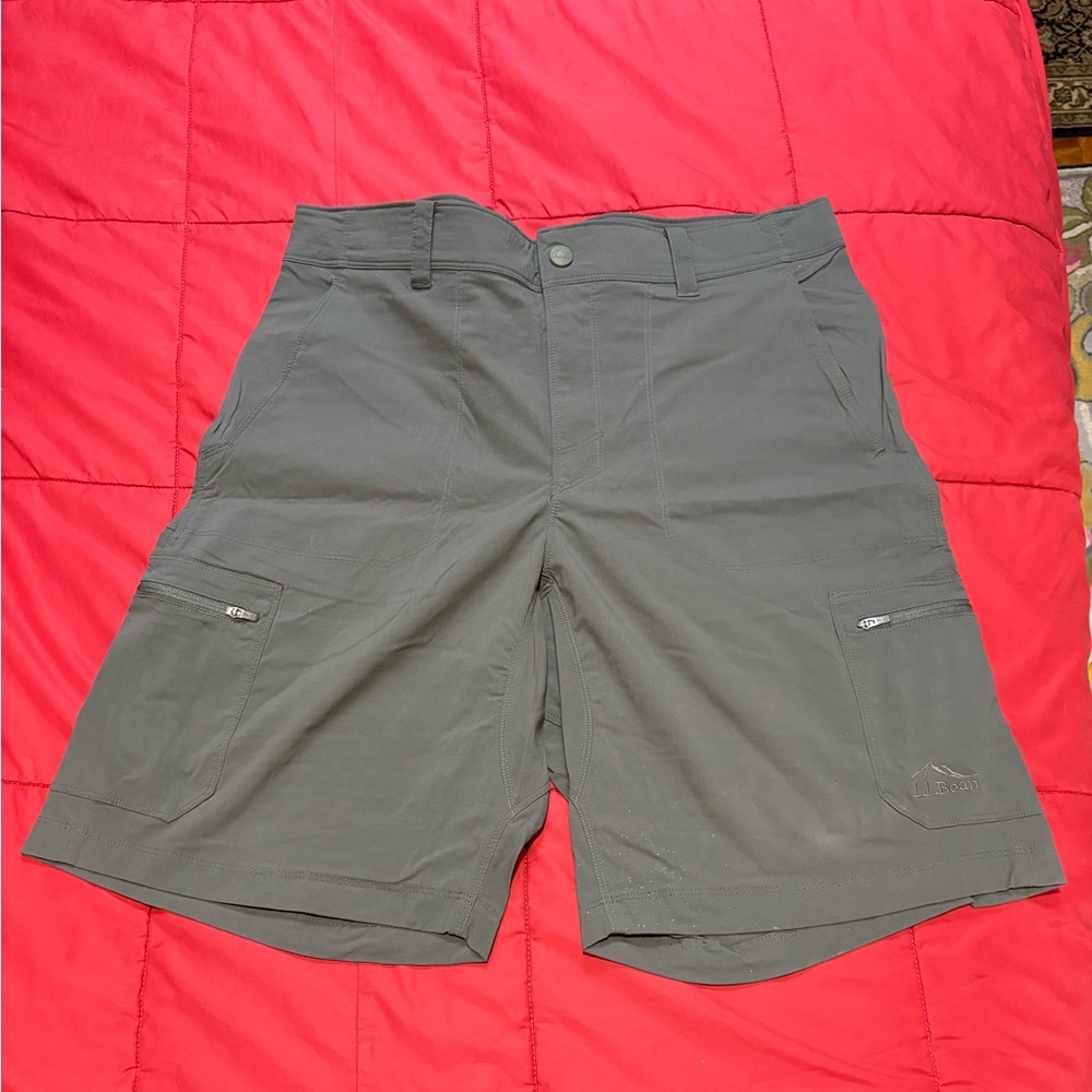 L.L. Bean Men's Dark Gray Cresta Hiking shorts in 36 waist
